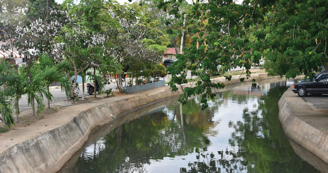 CANAL MAYOR o MAO-GURABO. Fue construido por encargo de la Asociación de Regantes para irrigar los arrozales del municipio e inaugurado el 1 de abril de 1923. Con la expansión de la zona urbana, ambos canales quedaron dentro del pueblo